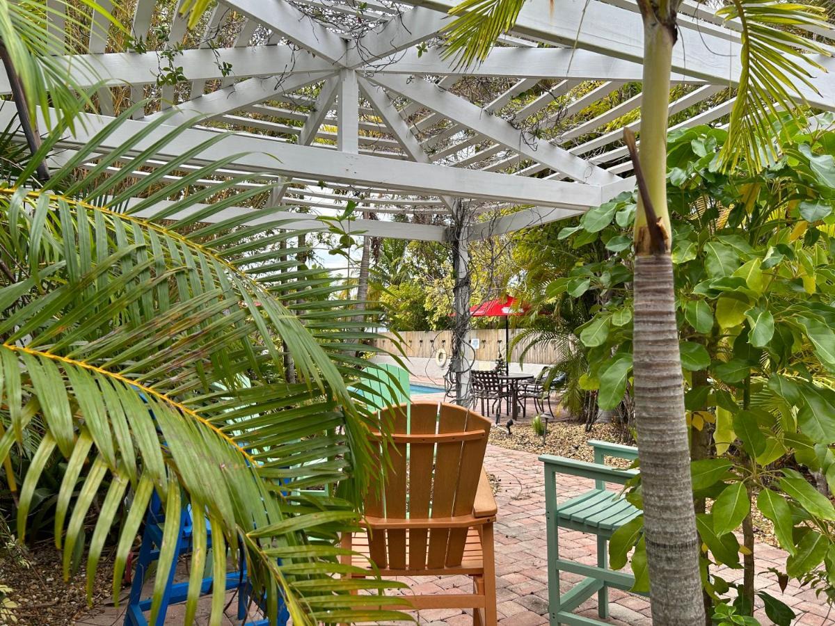 An Island Getaway At Palm Tree Villas Холмс-Бич Экстерьер фото
